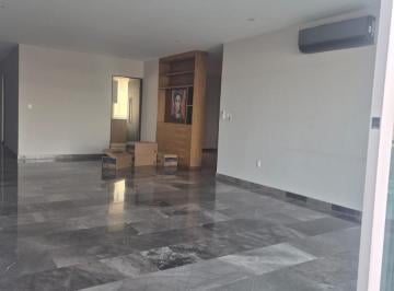 Departamento · 260m² · 3 Recámaras · 2 Estacionamientos · Amplio Departamento Sin Amueblar en Renta