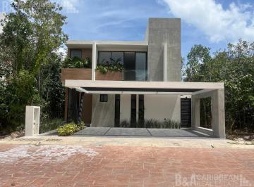 Casa · 298m² · 4 Recámaras · 2 Estacionamientos · Casa en Renta en Vía Cumbres