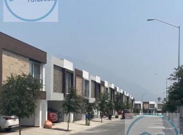 Casa · 105m² · 3 Recámaras · 2 Estacionamientos · Casa en Venta en Cumbres Arezzo