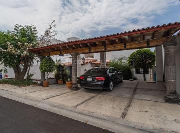 Casa de 4 habitaciones, Querétaro · Casa en Venta Querétaro, Villas del Meson Juriquilla, Oportunidad de Inversión con Potencial de Remo