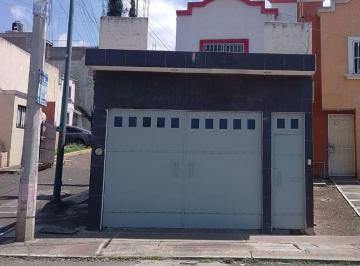 Casa de 3 habitaciones, Morelia · Casa en Venta en Villas de La Loma