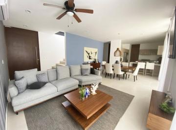 Casa · 203m² · 3 Recámaras · 2 Estacionamientos · 30/70 Disponible! Casa en Venta en Playa del Carmen, 10 Min del Mar