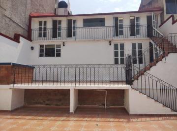 Casa · 240m² · 3 Recámaras · 2 Estacionamientos · Casa en Venta en Paseos del Bosque, Fraccionamiento Cerrado
