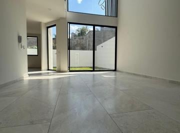 Casa · 240m² · 4 Recámaras · 2 Estacionamientos · Casa Lomas del Sol, Cuernavaca