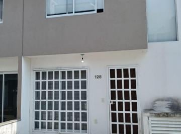 Casa en condominio de 2 habitaciones, Puerto Vallarta · Rento Casa Sin Muebles en Coto Jade a 100ts del Cuc con Alberca