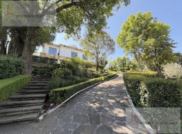 Casa · 1200m² · 5 Recámaras · 8 Estacionamientos · Casa Frente Al Green
