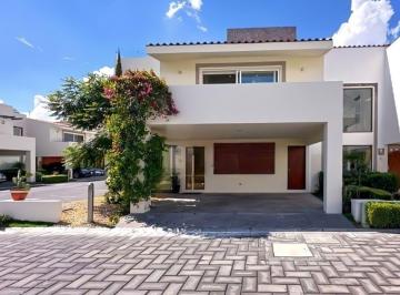 Casa de 4 habitaciones, Metepec · Venta de Casa en Fracc Bosques de La Asunción Metepec