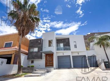 Casa · 284m² · 4 Recámaras · 2 Estacionamientos · Casa en Venta Fraccionamiento Las Canteras