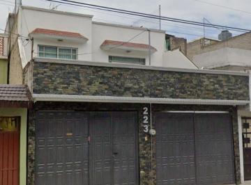 Casa · 240m² · 3 Recámaras · 3 Estacionamientos - PROPIEDADES EN GARANTIA · Venta de Casa en Valle de Aragón 1ra Sección, Nezahualcóyotl, México.