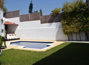 Casa · 281m² · 3 Recámaras · 4 Estacionamientos · Casa en Venta con Alberca y Amplio Jardín en Jardines de Cuernavaca Morelos