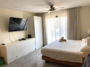 ROPERO, TELEVISION, CAMA · Departamento Tipo Estudio en Venta 40 m² Amueblado a 5 Calles de La Playa en Playa del Carmen