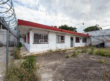 Local comercial · 435m² · 4 Estacionamientos · Local en Renta en Col. Badillo