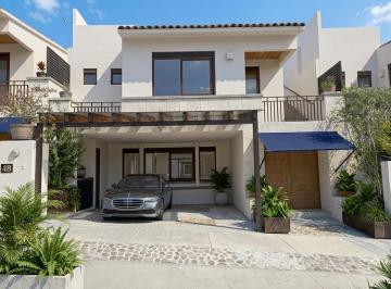 Casa · 230m² · 3 Recámaras · 2 Estacionamientos · Casa Dominio en Venta con Roof Garden, Zibatá, Querétaro