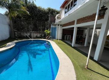 Casa · 259m² · 4 Recámaras · 3 Estacionamientos · Casa de un Nivel en Venta en Acapatzingo Cuernavaca Morelos