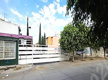 Casa de 1 habitación, El Salto · Casa en Dos Niveles, con 1 Recámara de 91 m² de Superficie de Terreno en Venta en La Azucena