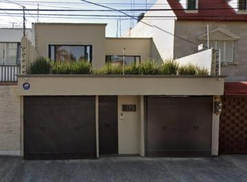 Casa de 3 habitaciones, Coyoacán · Casa con 205 m² Superficie de Terreno y 3 Recámaras en Venta, Coyoacán