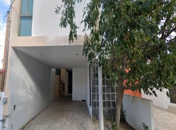 Casa de 4 habitaciones, Mérida · Casa en Venta, Garantía Hipotecaria, en Merida, Yucatan - Adr*