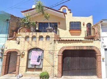 Casa de 3 habitaciones, Guadalajara · Casa con 3 Habitaciones y 157 m² Superficie de Terreno en Guadalajara en Venta
