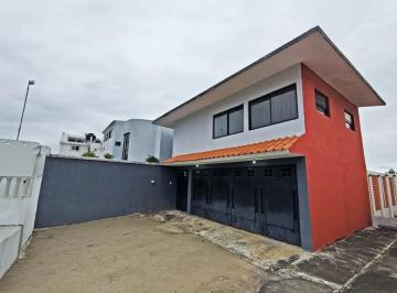 1 · Vendo Casa con Terreno Excedente Cerca de Universidad Cristobal Colon Campus Calasanz