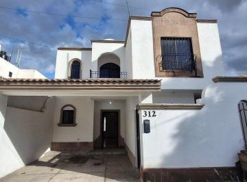dcc36034b81a3f5d74bd0be2895e7635c5ca826c12feb928ecd8b189d361685d · Casa con Espacios Abiertos en La Fuente (Al Oriente)