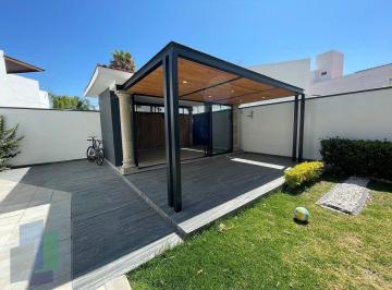 44ba76fa7be304d0682e92a407257f1d4d71ddda05b70620fbe9088806a1c599 · Casa en Venta en Cumbres del Lago Juriquilla