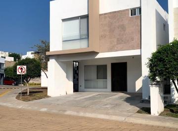 Casa · 156m² · 3 Recámaras · 2 Estacionamientos · Casa en Renta Condominio Provenza, Cumbres del Lago, Juriquilla, Qro.