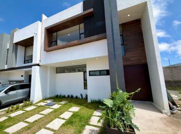 Casa de 5 habitaciones, Pachuca · Casa con 5 Recámaras en Venta Pachuca, con Recámara en Planta Baja