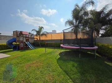 bfb29aceb1a1606dc4a9494c0a181a8d074f3a2665dd60550d94e0d6d4eaec0d · Casa en Venta en San Francisco Juriquilla, Amplio Jardín