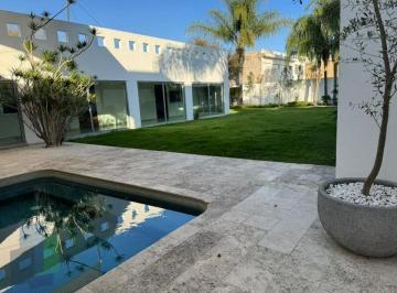 5bf97499c9aecc40715fdd06eefb0791b4bcc11f1dedbfaf7ffcd4da7aa7eda2 · Juriquilla | Casa con Gran Jardín y Jacuzzi