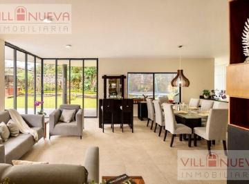 Casa · 280m² · 5 Recámaras · 3 Estacionamientos · Casa en Fraccionamiento Real Hacienda de San José