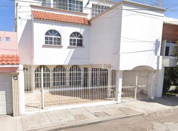 Casa de 3 habitaciones, Durango · Casa en Venta en Col Burocrata Durango