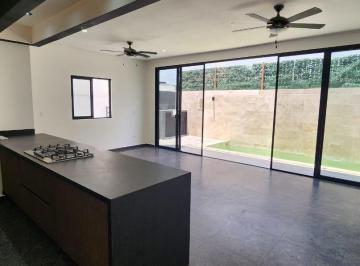 Casa · 300m² · 4 Recámaras · 2 Estacionamientos · Renta o Venta de Casa en Cancun - Aqua Residencial