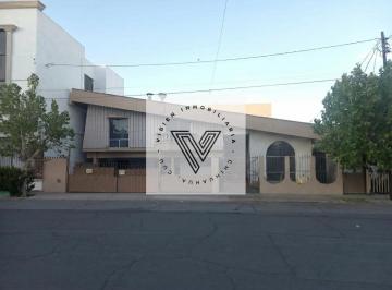 Casa · 374m² · 3 Recámaras · 6 Estacionamientos · Casa en Venta Cerca de La Deportiva
