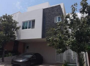 Casa en condominio de 4 habitaciones, Zapopan · Hermosa Casa en Venta Dentro de Coto Zona Bosques Vallarta