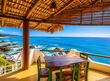 Casa de 8 habitaciones, San Pedro Pochutla · Residencia Frente Al Mar, con Potencial Para Hotel Boutique, en Venta
