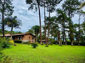 Casa de 4 habitaciones, Valle de Bravo · Casa en Venta en El Centro de Avándaro en Valle de Bravo