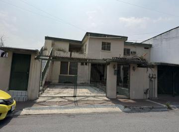 Casa · 465m² · 4 Recámaras · 3 Estacionamientos · Casa en Venta en Col. Contry Ideal Para Inversionistas
