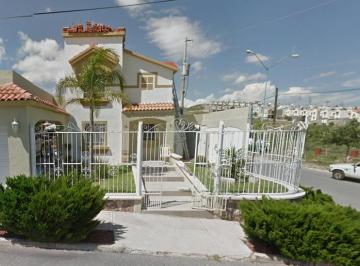 Casa de 4 habitaciones, Chihuahua · Casa con 170 m² de Terreno y 4 Recámaras en Venta en Chihuahua