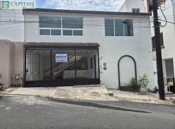 Casa · 235m² · 3 Recámaras · 2 Estacionamientos · Casa - Monterrey