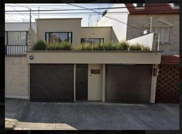 Casa de 4 habitaciones, Coyoacán · Casa en Churubusco Country Club en Remate Pagos Flexibles