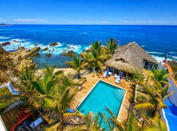 Local comercial , San Pedro Pochutla · Hotel Frente Al Mar, con Acceso a La Playa y Alberca Privada en Venta