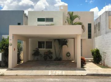 Casa de 3 habitaciones, Mérida · Casa en Renta en Quinta Real Altabrisa, Mérida | 3 Recámaras, Jardín y Excelente Ubicación
