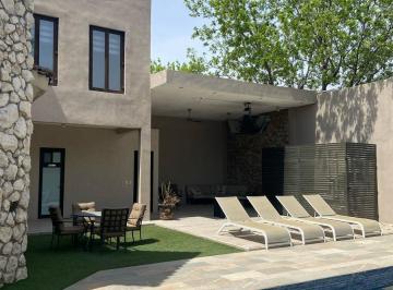 Casa · 639m² · 3 Recámaras · 2 Estacionamientos · Casa en Venta Ó Renta - Nogalar del Campestre Al Norte de Saltillo