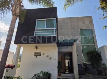 Casa · 220m² · 3 Recámaras · 2 Estacionamientos · Casa en Venta en Senderos de Monte Verde