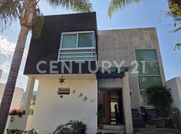 Casa · 220m² · 3 Recámaras · 2 Estacionamientos · Casa en Venta en Senderos de Monte Verde