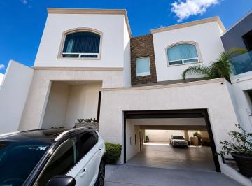 Casa · 630m² · 5 Recámaras · 7 Estacionamientos · Casa en Venta en Residencial Dinastia - San Jeronimo