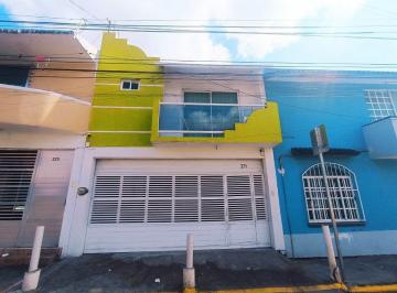 3dee3aab3b138f79d5aabca29a847b7cf18d48a2316488954ac81f7aea45a571 · Casa en Venta en Veracruz Sobre A. V. Principal Col. Revolución
