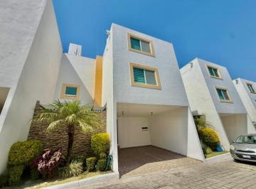 Casa · 250m² · 3 Recámaras · 2 Estacionamientos · Casa en Venta en Momoxpan, San Pedro Cholula, Pue.