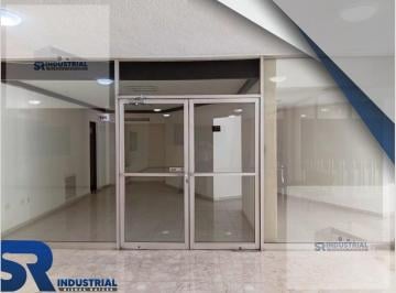 Local comercial · 105m² · 30 Estacionamientos · Consultorio/oficina