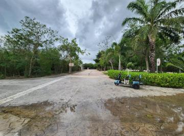 Terreno / Lote · 250m² · Terreno Frente a Parque Dentro de Privada en Venta Merida Zona Country